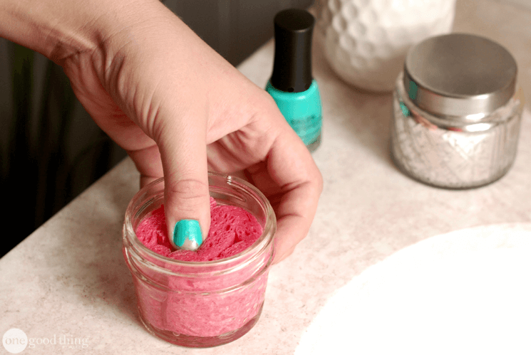 SIMPLEST WAY TO REMOVE NAIL POLISH 