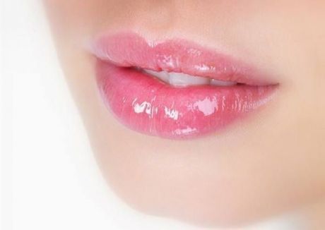 Apply Cinnamon Lip Scrub To Get Rosy Lips