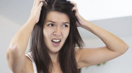 Apply This Coconut Oil And Tea Tree Oil Mixture To Fight Dandruff Problem